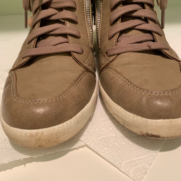 Shoes - Picture 8 of 8